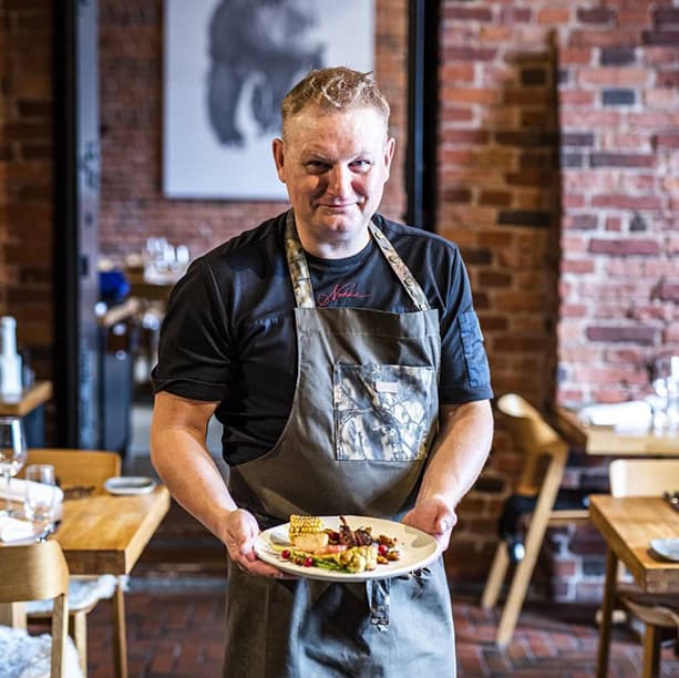 Voita itsellesi Ravintola Nokan huippukokki Ari Ruohon kokkikoululahjakortti!