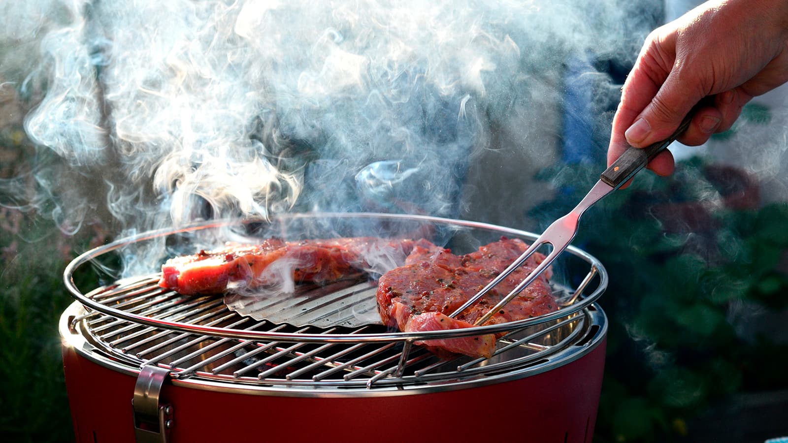 <p data-block-key="z9q6n">Grilliä ei jätetä hetkeksikään yksin. On tärkeää varata grillin läheisyyteen myös asianmukaiset alkusammutusvälineet.</p>