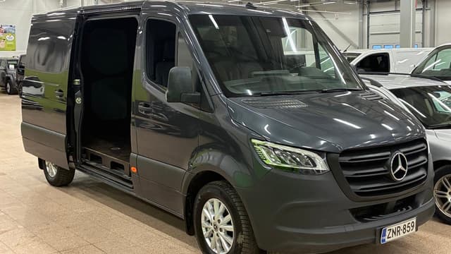 Kuvassa Kamuxilla myynnissä oleva Mercedes-Benz Sprinter