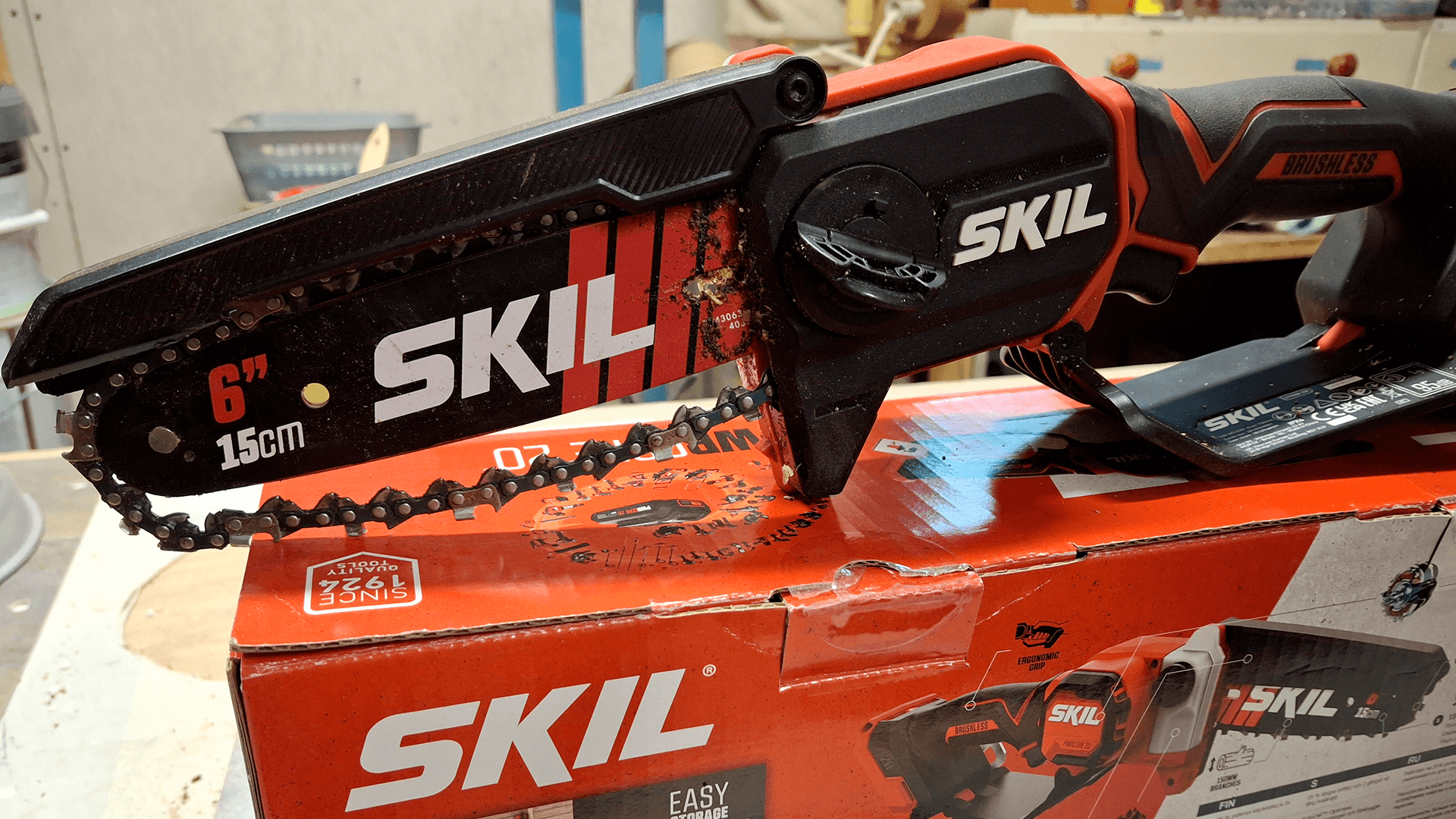 Helppo huolto-ohje akkuoksasahalle: Näin pidät akkuoksasahan leikkuukunnossa