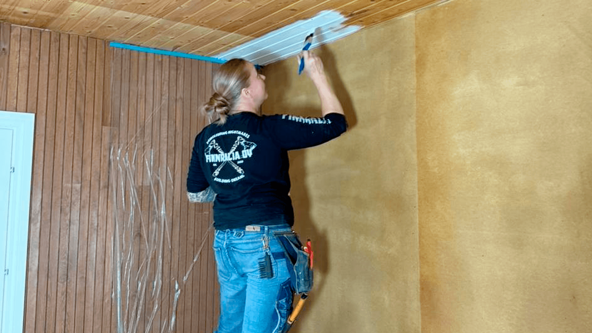 “Meillä on rautakauppakielto” – Vilja Schepelin rintamamiestalo tehdään varastojen aarteista